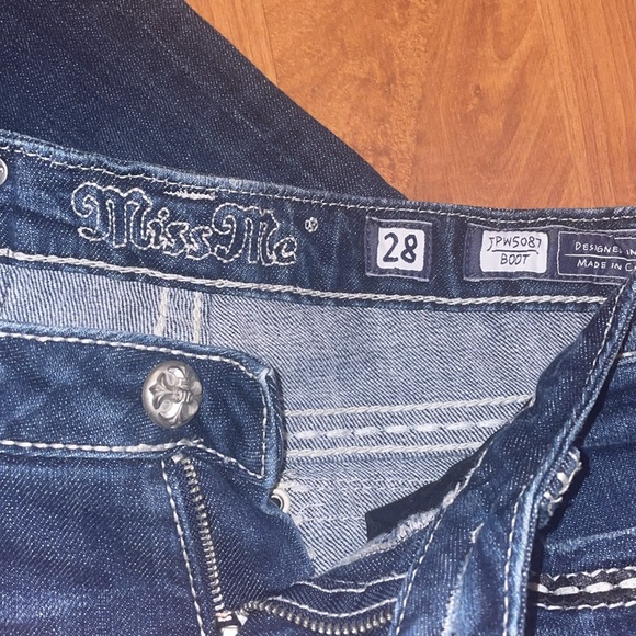 EUC Miss Me Jeans - Picture 2 of 5
